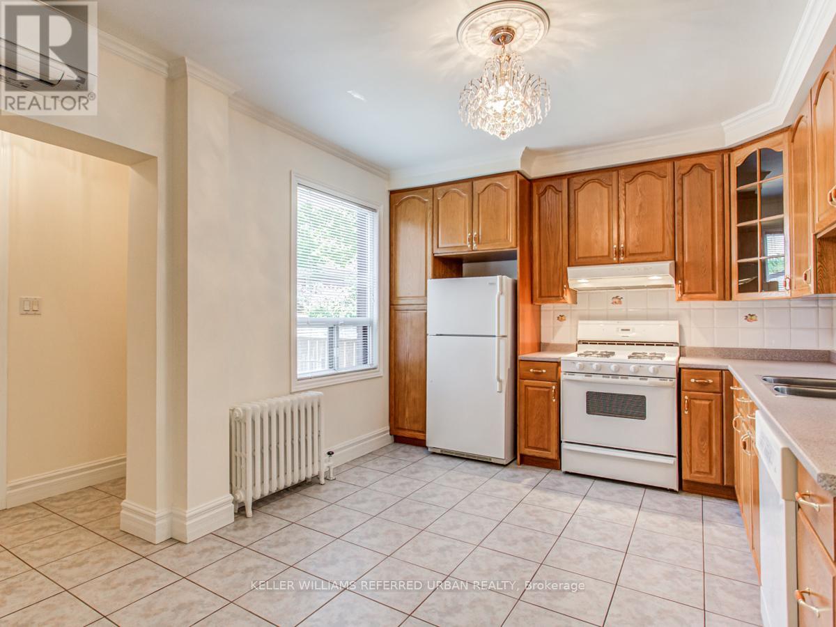 A - 108 Follis Avenue, Toronto, Ontario  M6G 2Z3 - Photo 9 - C12722780