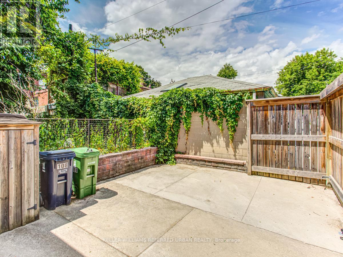 A - 108 Follis Avenue, Toronto, Ontario  M6G 2Z3 - Photo 12 - C12722780