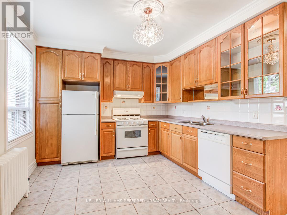 A - 108 Follis Avenue, Toronto, Ontario  M6G 2Z3 - Photo 7 - C12722780