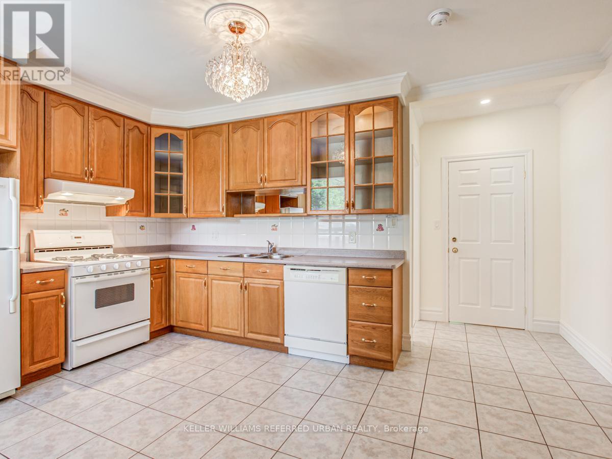 A - 108 Follis Avenue, Toronto, Ontario  M6G 2Z3 - Photo 8 - C12722780