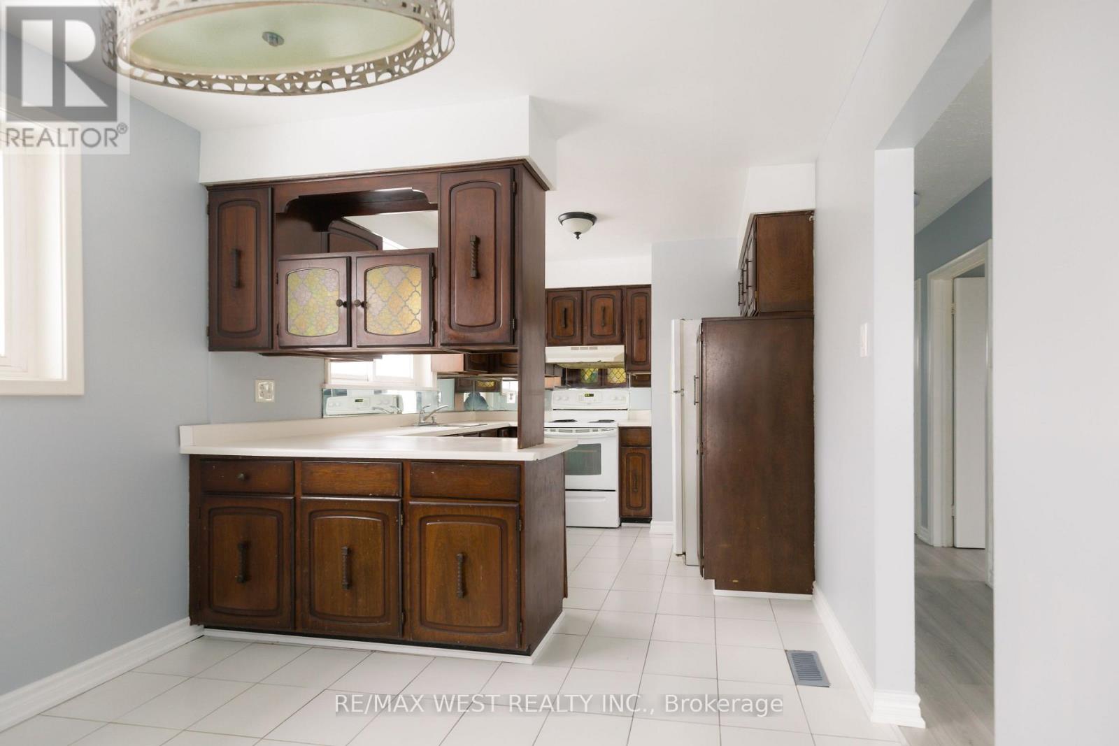 29 Monterrey Drive, Toronto, Ontario  M9V 1S7 - Photo 6 - W12722952