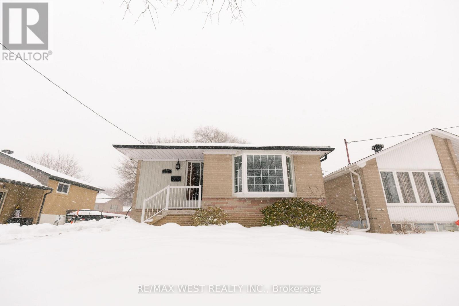 29 Monterrey Drive, Toronto, Ontario  M9V 1S7 - Photo 23 - W12722952