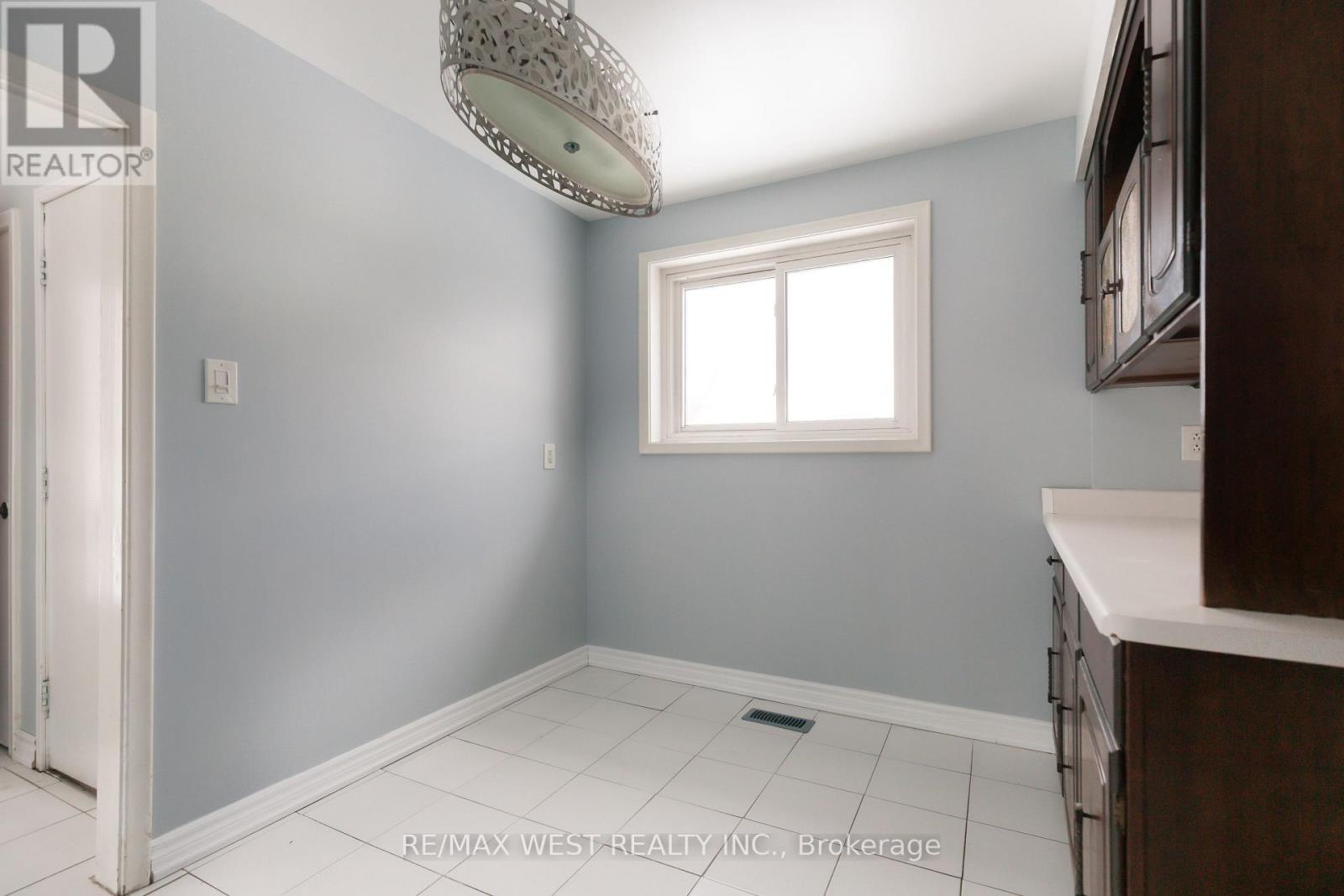 29 Monterrey Drive, Toronto, Ontario  M9V 1S7 - Photo 7 - W12722952
