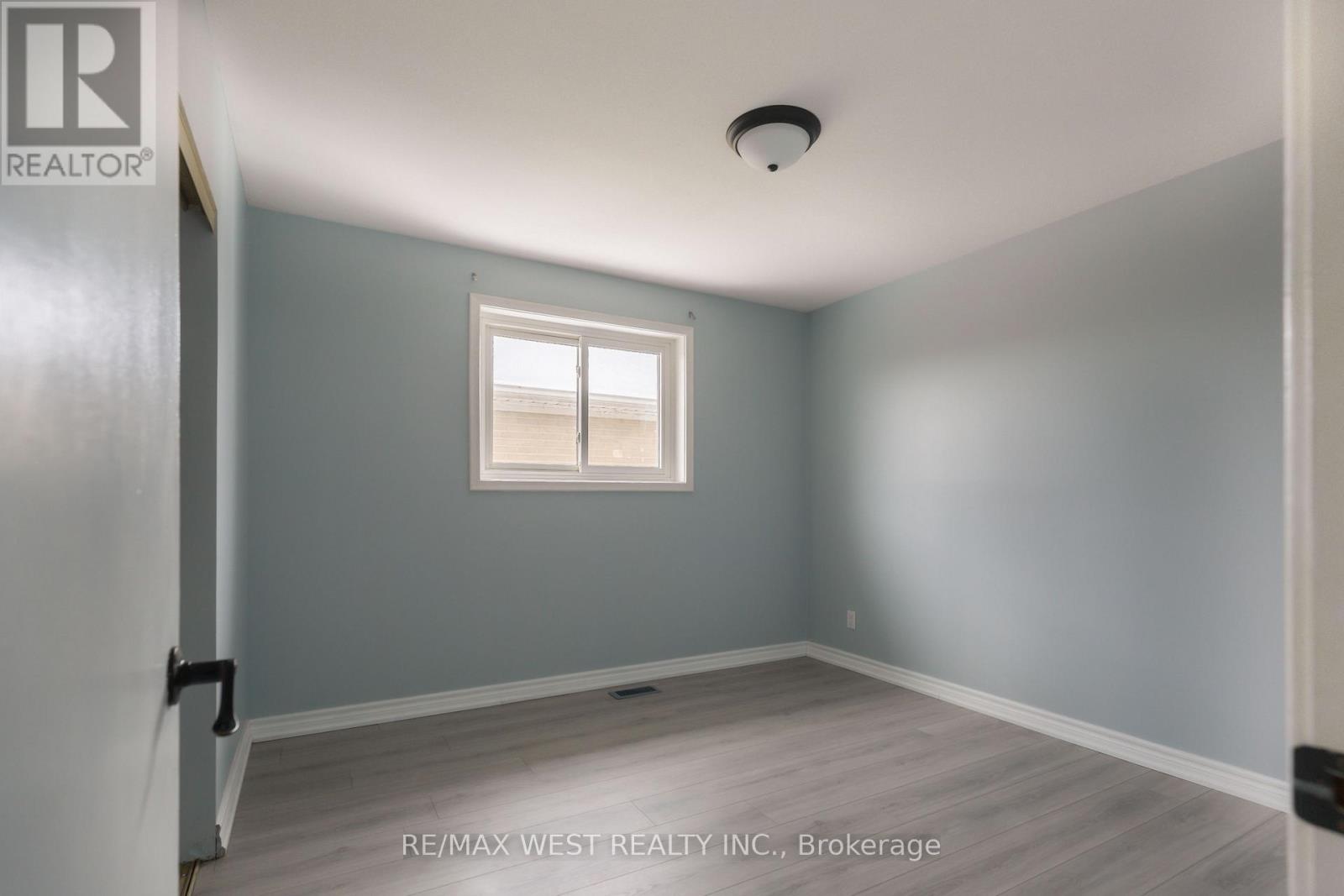 29 Monterrey Drive, Toronto, Ontario  M9V 1S7 - Photo 10 - W12722952