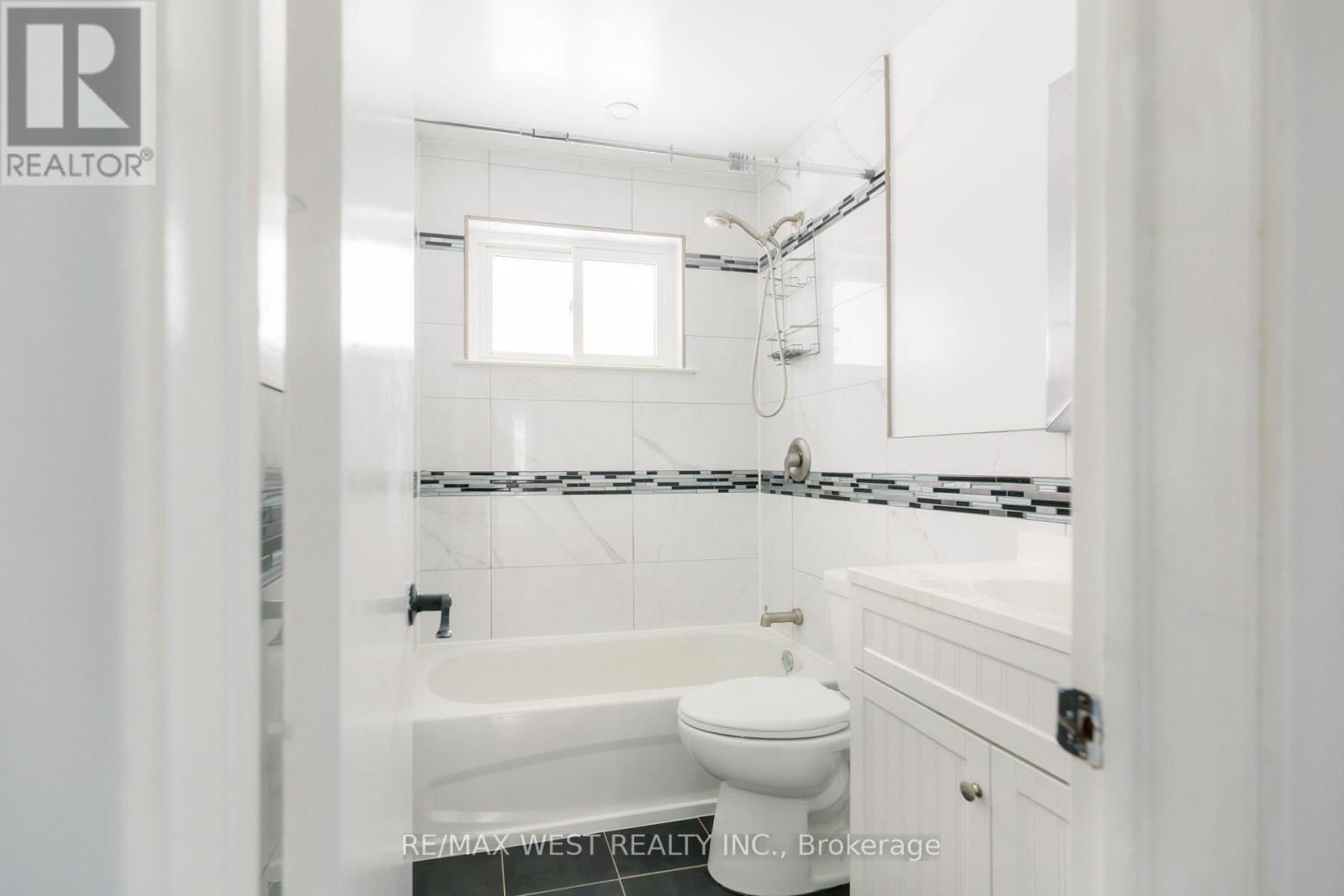 29 Monterrey Drive, Toronto, Ontario  M9V 1S7 - Photo 14 - W12722952