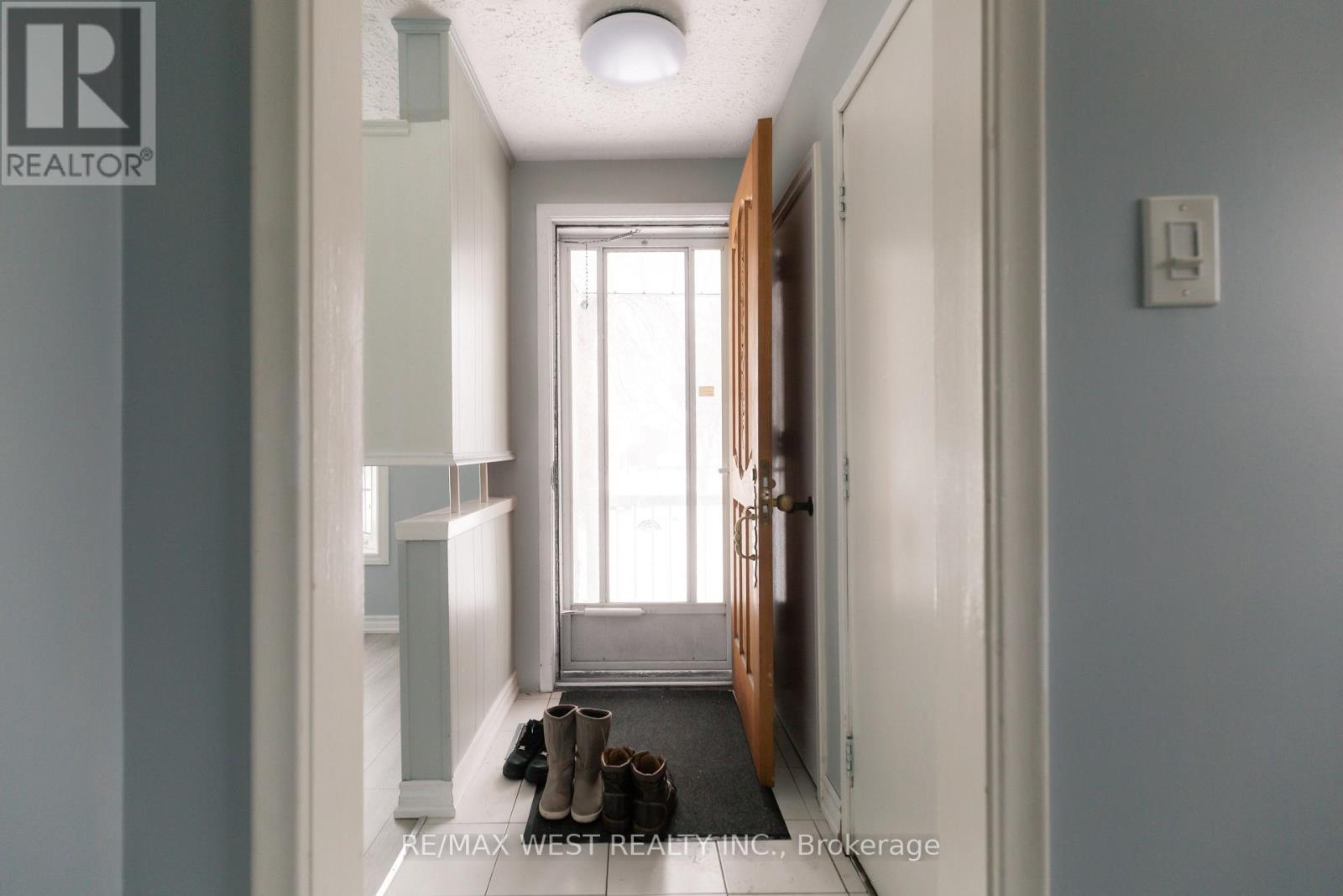 29 Monterrey Drive, Toronto, Ontario  M9V 1S7 - Photo 2 - W12722952