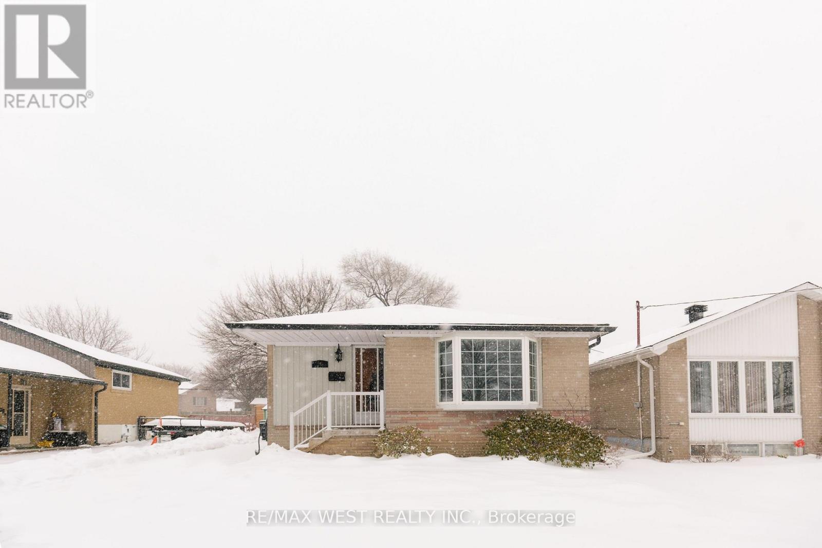 29 Monterrey Drive, Toronto, Ontario  M9V 1S7 - Photo 20 - W12722952
