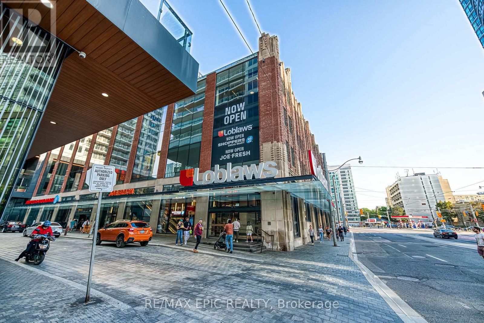 810 - 17 Bathurst Street, Toronto, Ontario  M5V 0N1 - Photo 4 - C12723510