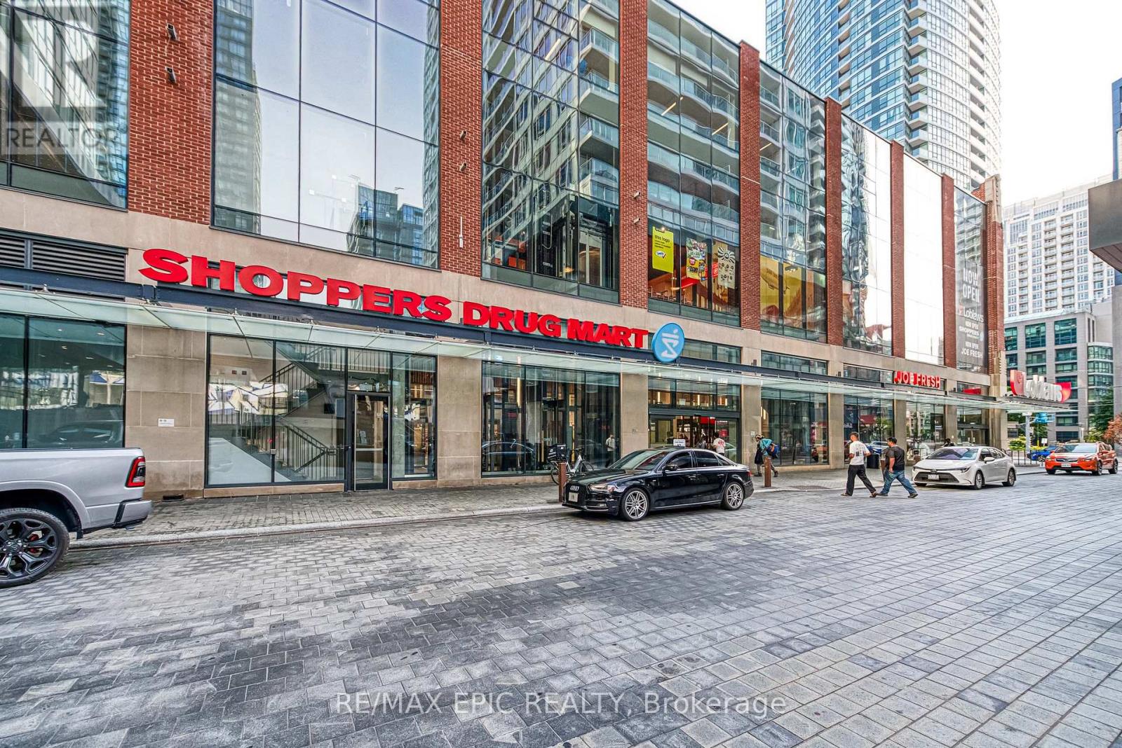 810 - 17 Bathurst Street, Toronto, Ontario  M5V 0N1 - Photo 3 - C12723518