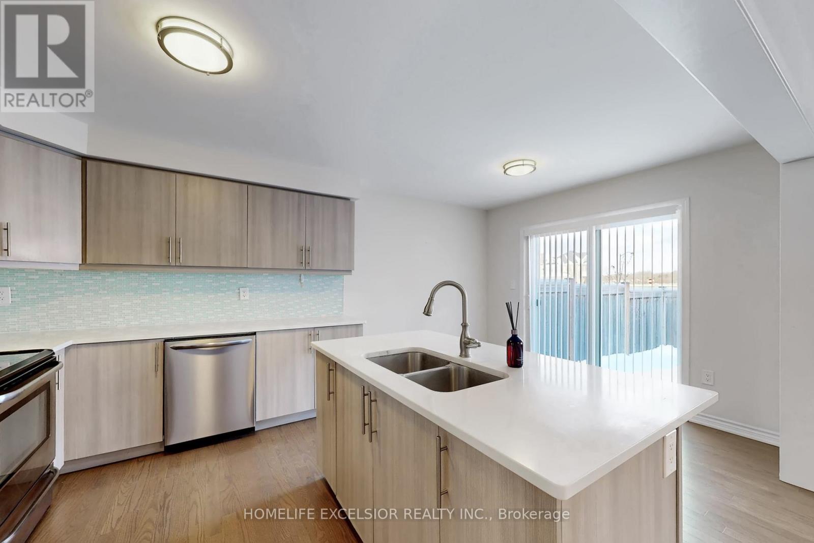 220 Payne Crescent, Aurora, Ontario  L4G 0T6 - Photo 15 - N12723550