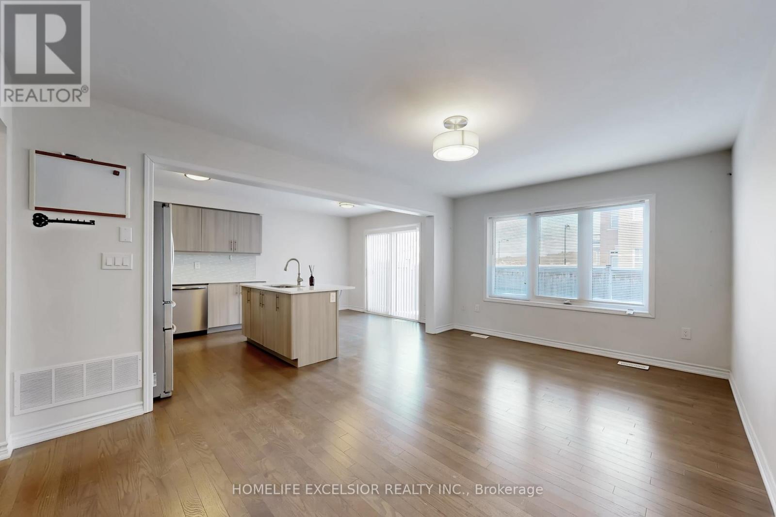 220 Payne Crescent, Aurora, Ontario  L4G 0T6 - Photo 4 - N12723550