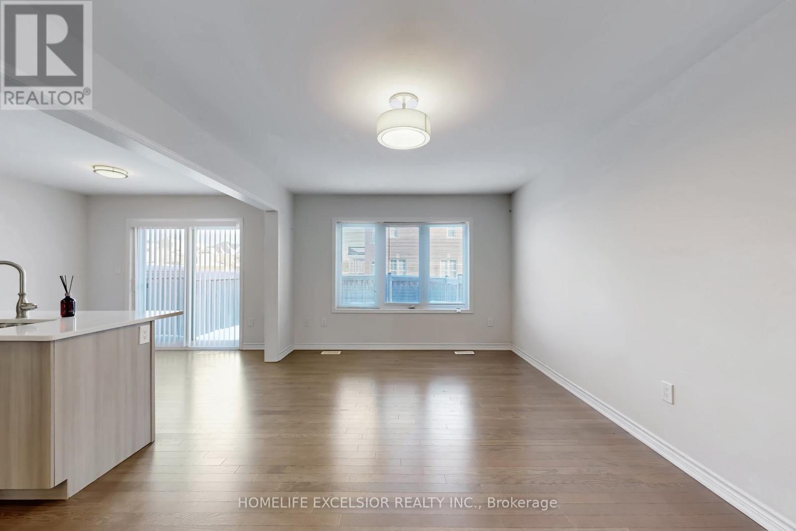 220 Payne Crescent, Aurora, Ontario  L4G 0T6 - Photo 5 - N12723550