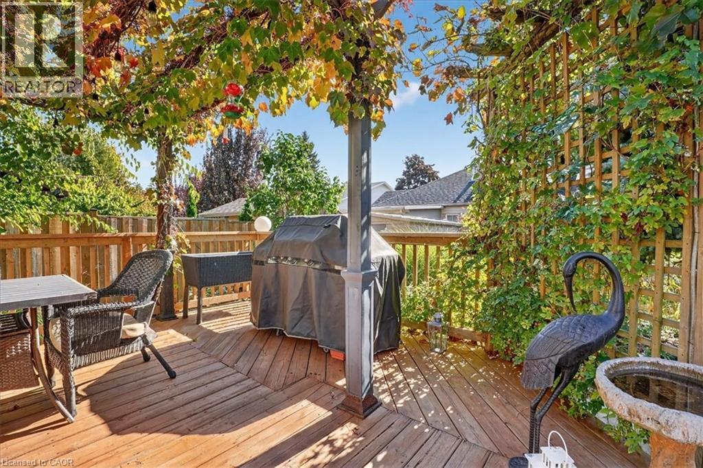 151 Reiber Court, Waterloo, Ontario  N2L 6N2 - Photo 45 - 40779303