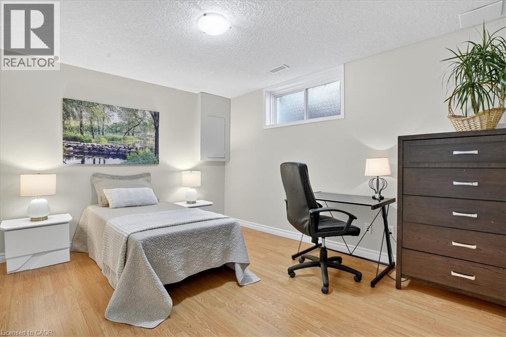 151 Reiber Court, Waterloo, Ontario  N2L 6N2 - Photo 37 - 40779303