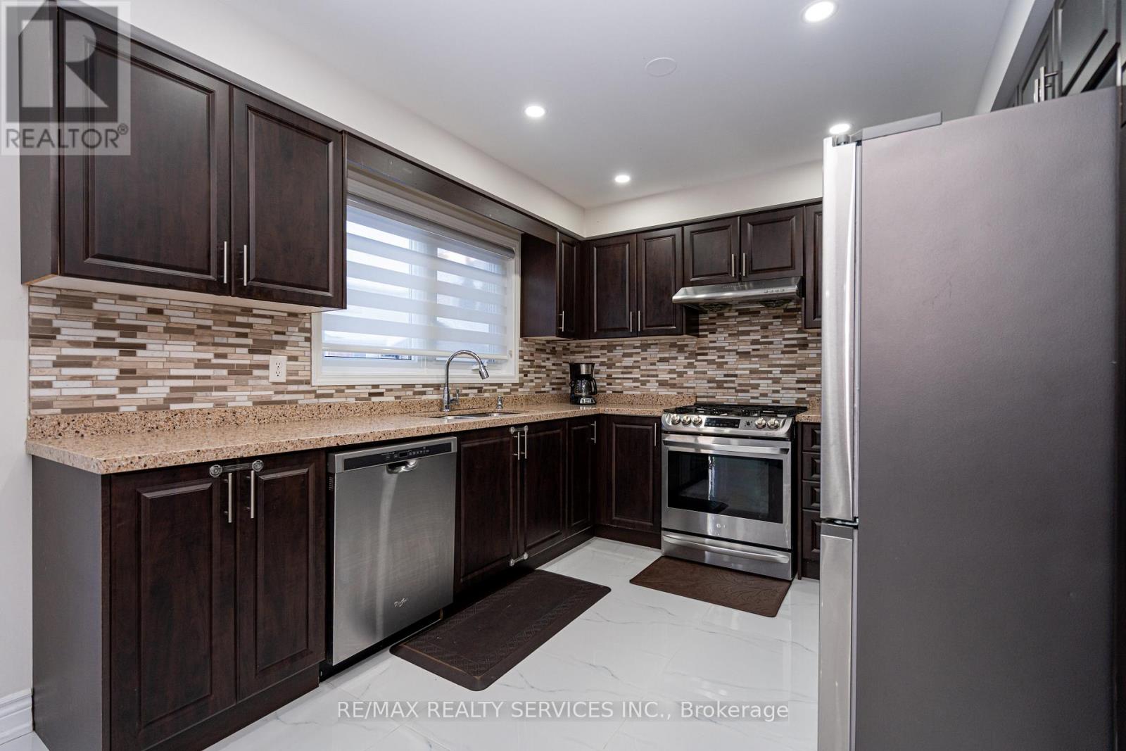 10 Penn Drive, Brampton, Ontario  L7A 1N8 - Photo 13 - W12723562