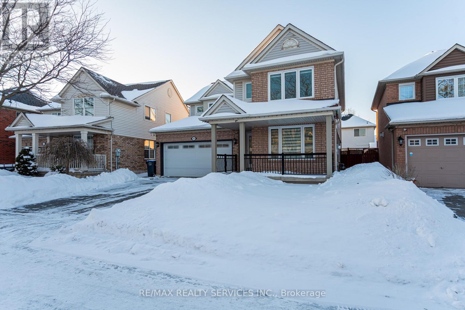 10 Penn Drive, Brampton, Ontario  L7A 1N8 - Photo 2 - W12723562