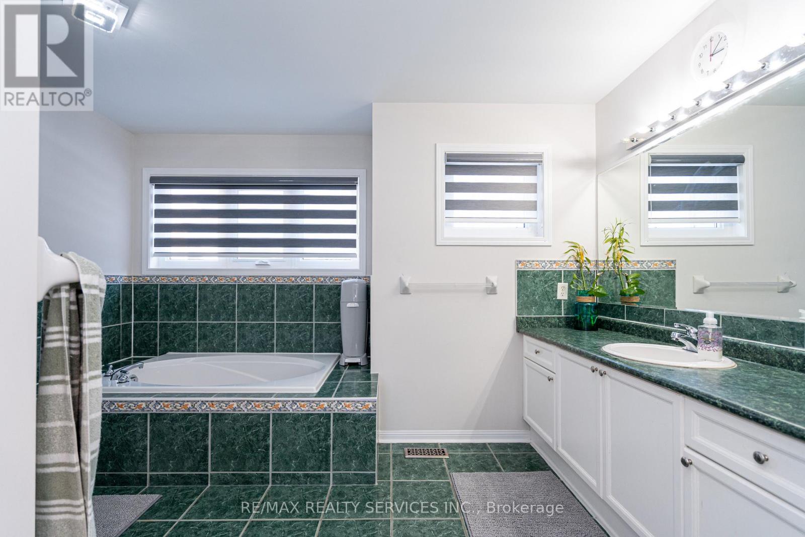 10 Penn Drive, Brampton, Ontario  L7A 1N8 - Photo 29 - W12723562