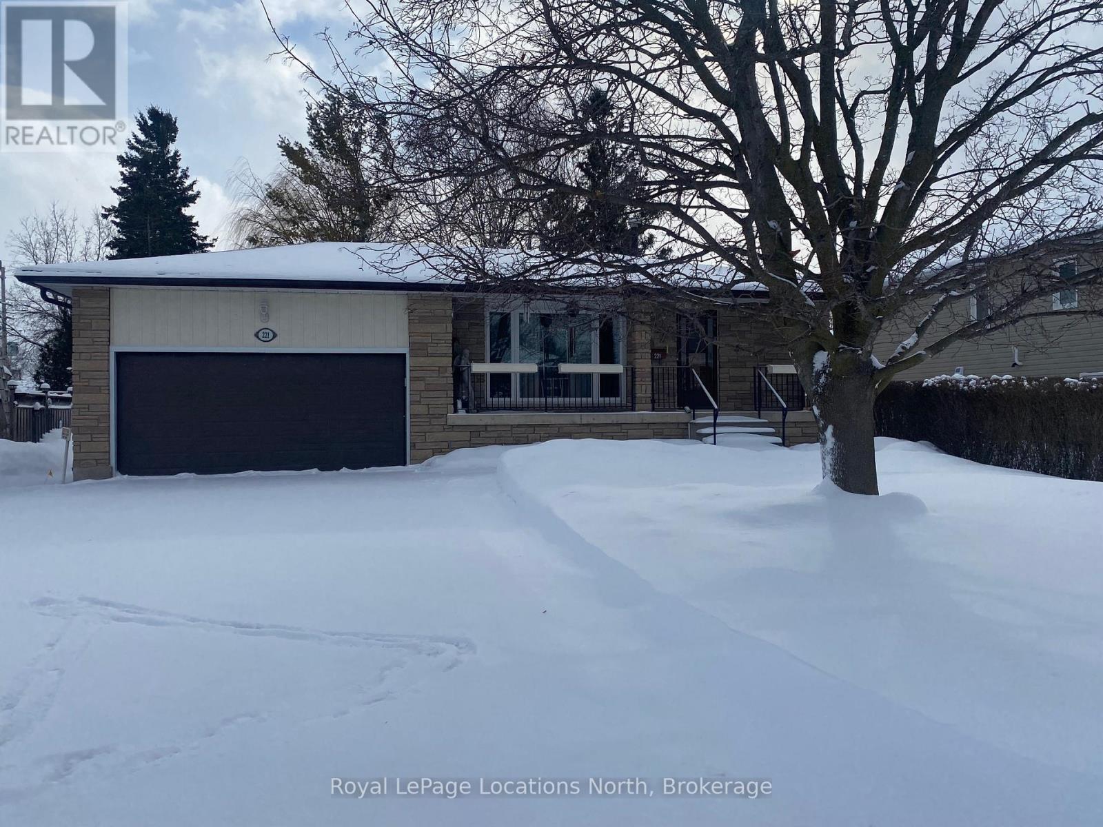 221 John Street, Clearview, Ontario  L0M 1S0 - Photo 1 - S12656324