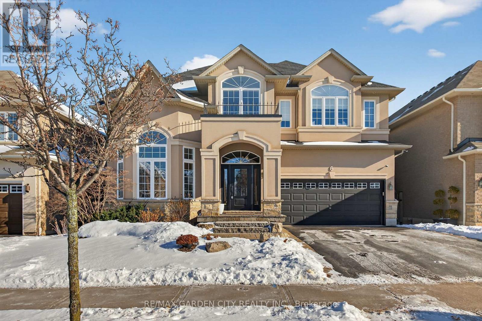 6 VANDERBURGH LANE, Grimsby, Ontario