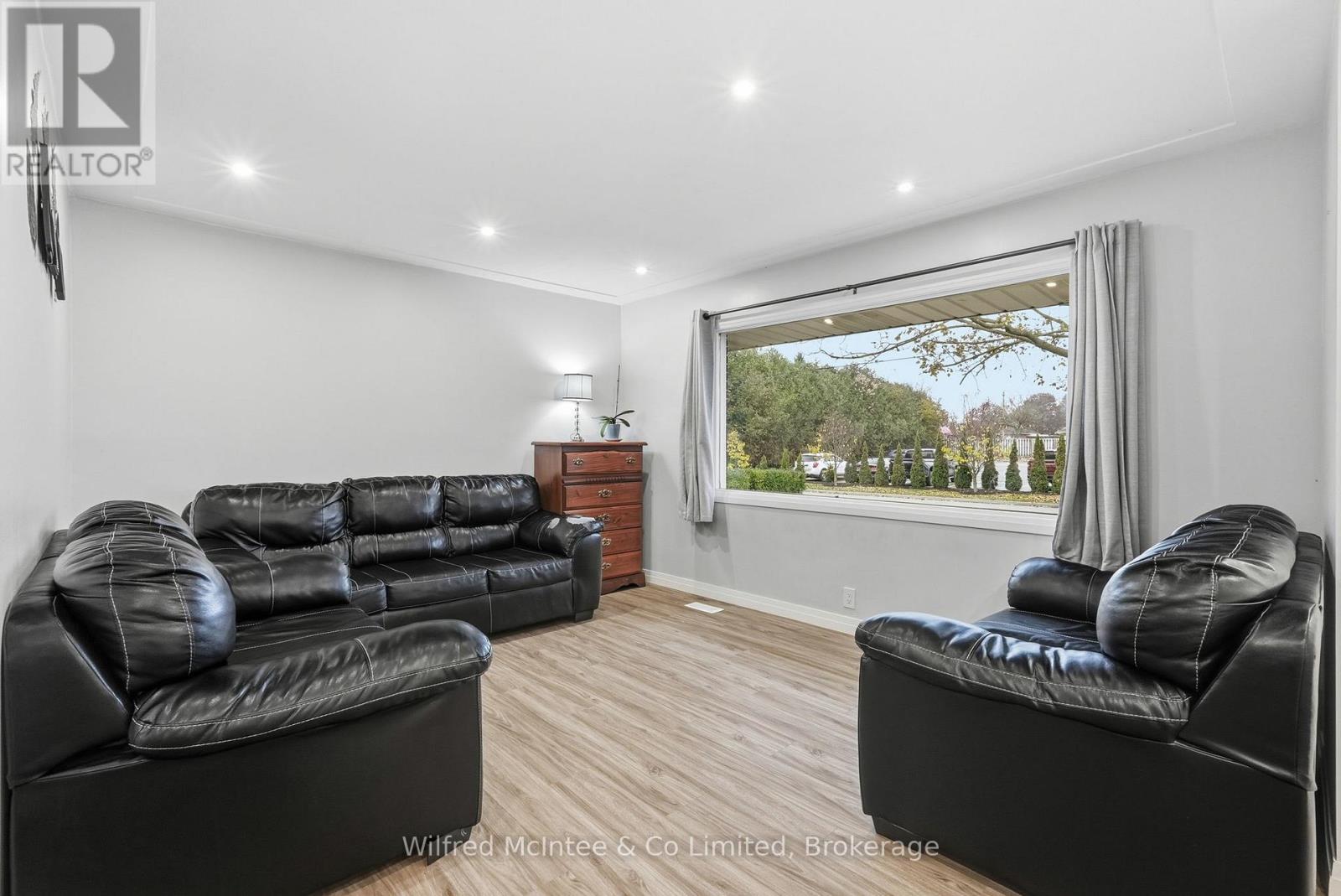 856 York Avenue N, North Perth, Ontario  N4W 2Y6 - Photo 11 - X12723504