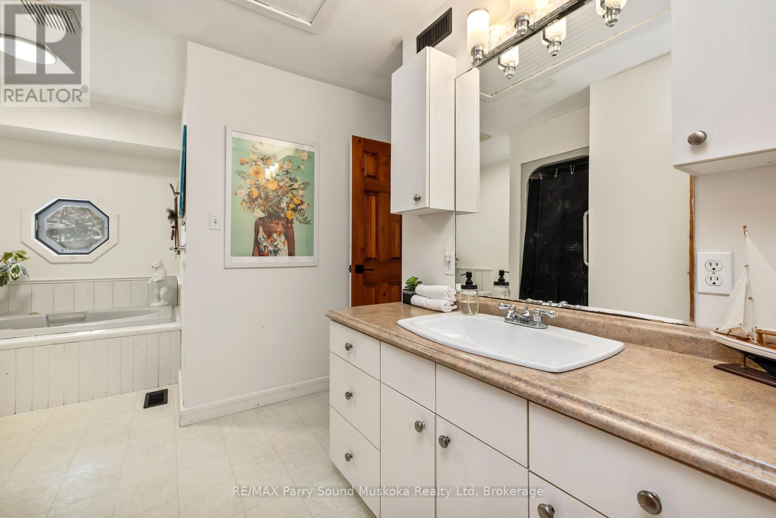 15 Skerryvore Circle, Mcdougall, Ontario  P2A 2W9 - Photo 17 - X12723696