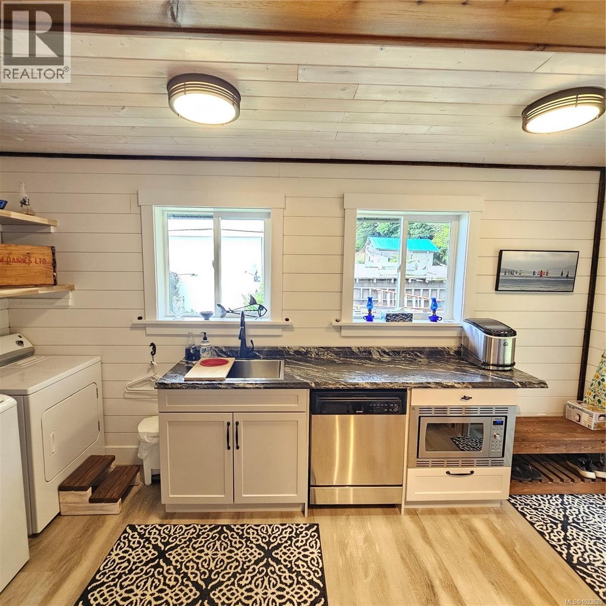 497 Fir St, Alert Bay, British Columbia  V0N 1A0 - Photo 8 - 1023620