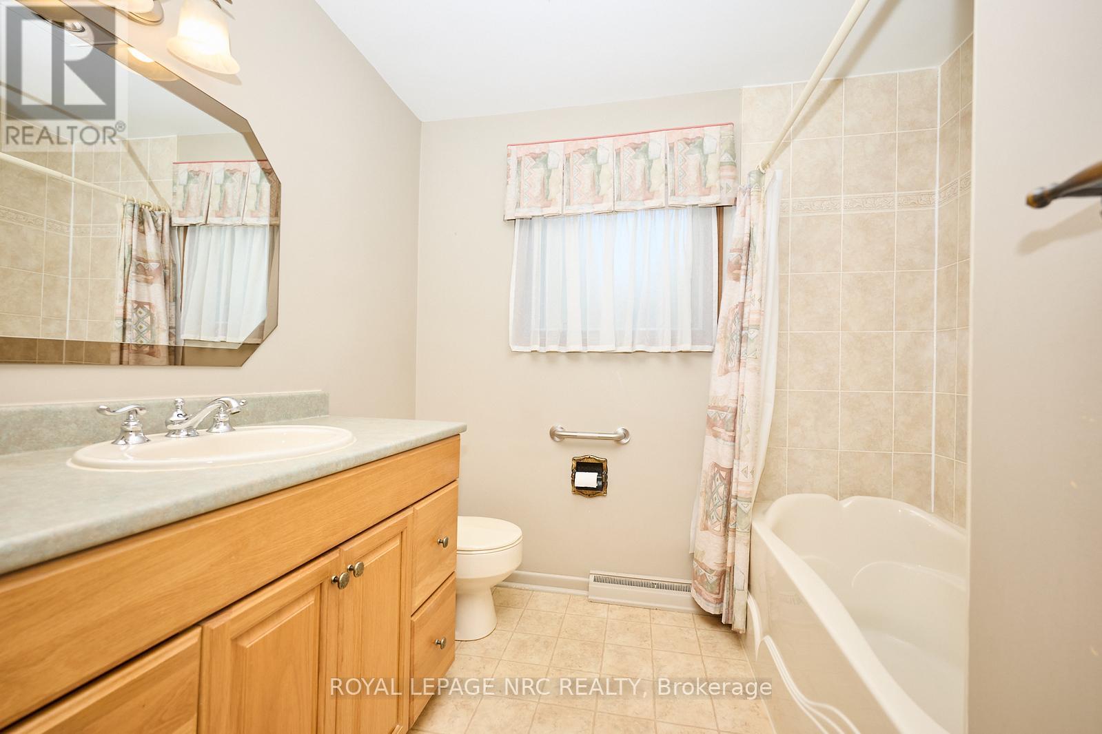 8 La Salle Drive, St. Catharines, Ontario  L2M 2E4 - Photo 17 - X12723636