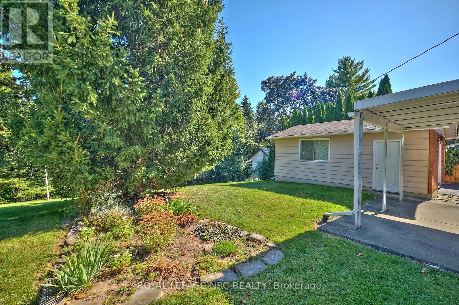 8 La Salle Drive, St. Catharines, Ontario  L2M 2E4 - Photo 7 - X12723636