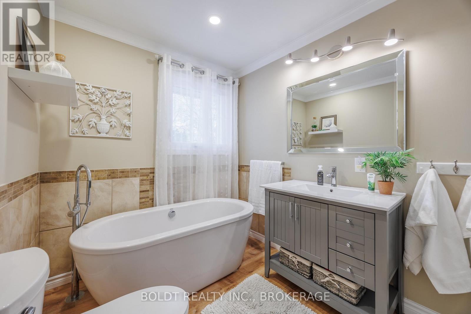 5 Upper Canada Drive, St. Catharines, Ontario  L2N 3H3 - Photo 20 - X12723838