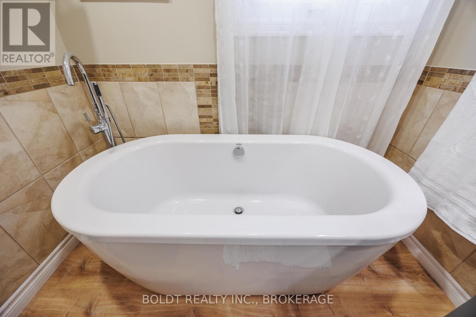 5 Upper Canada Drive, St. Catharines, Ontario  L2N 3H3 - Photo 22 - X12723838