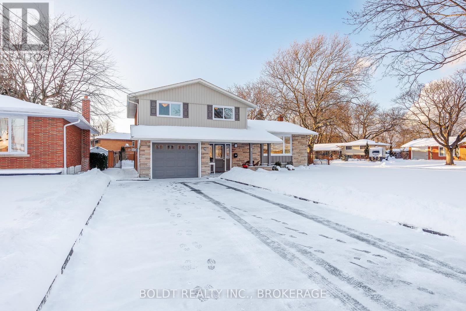 5 Upper Canada Drive, St. Catharines, Ontario  L2N 3H3 - Photo 3 - X12723838
