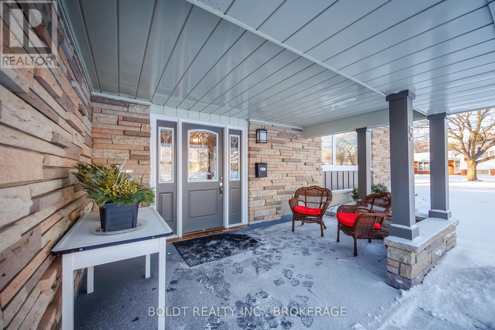 5 Upper Canada Drive, St. Catharines, Ontario  L2N 3H3 - Photo 5 - X12723838