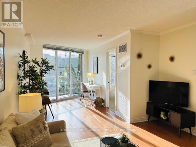 206 - 356 Mcrae Drive, Toronto, Ontario  M4G 4G4 - Photo 3 - C12723574