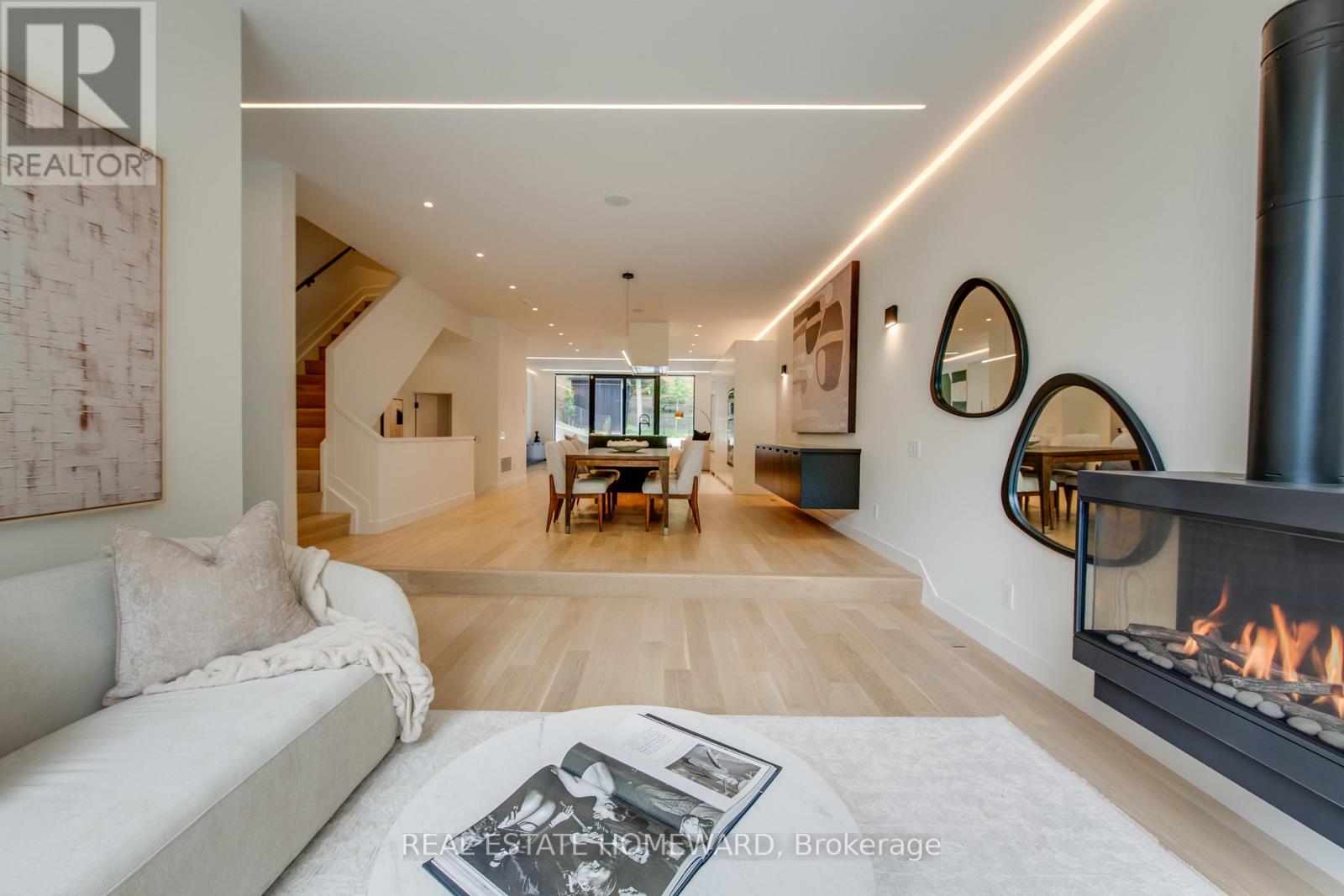 174 KENILWORTH AVENUE, Toronto, Ontario