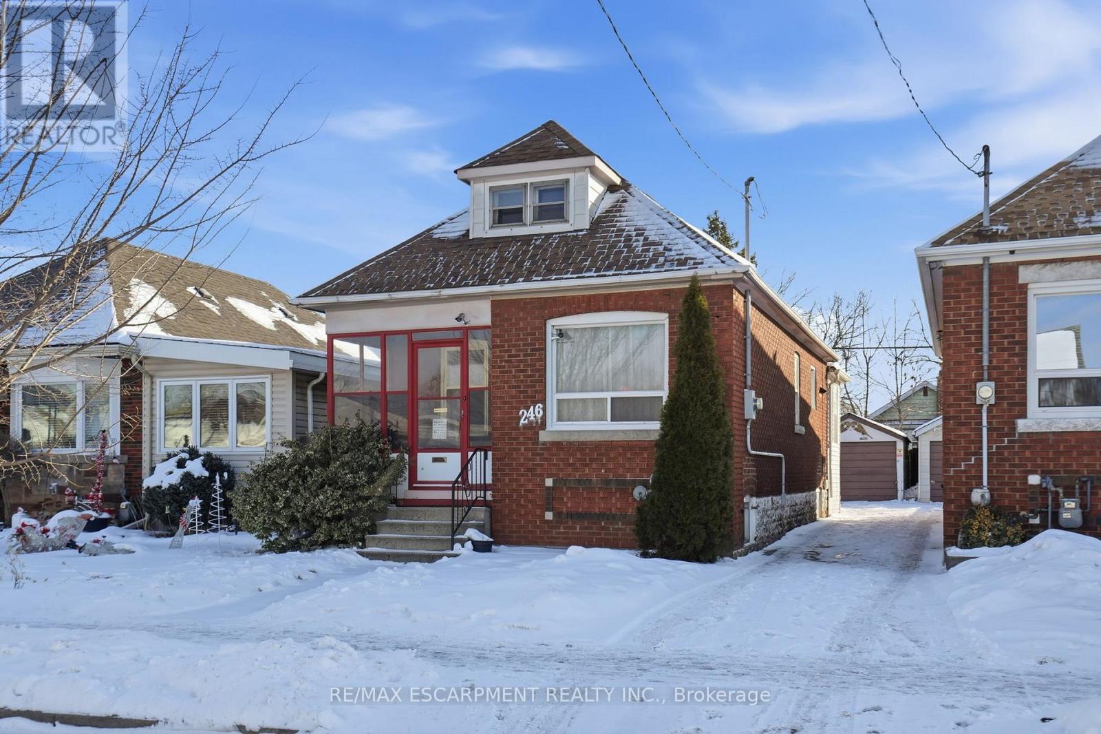 246 Cope Street, Hamilton, Ontario  L8H 5B5 - Photo 4 - X12518404