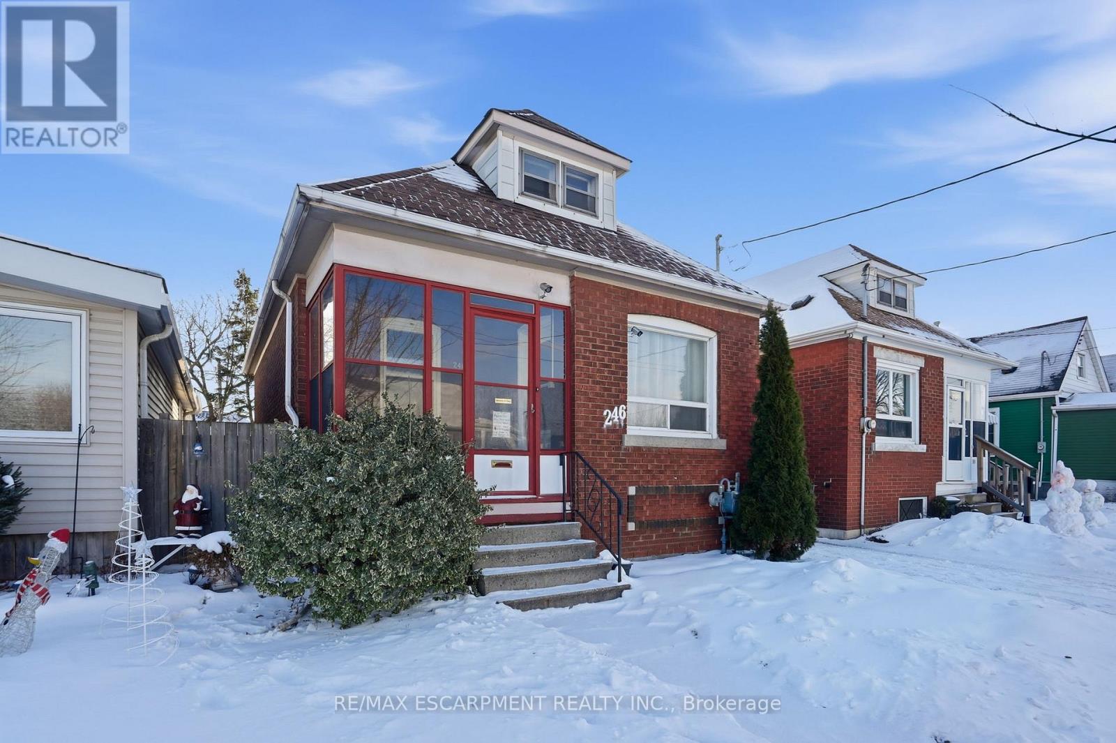 246 Cope Street, Hamilton, Ontario  L8H 5B5 - Photo 2 - X12518404