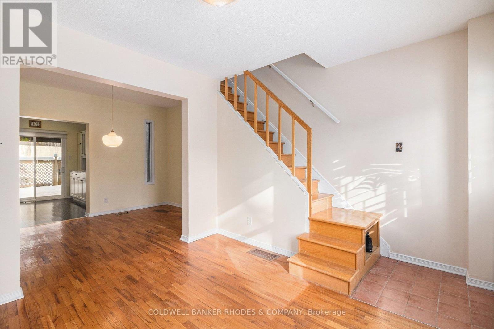 129 Elm Street, Ottawa, Ontario  K1R 6N4 - Photo 7 - X12543366