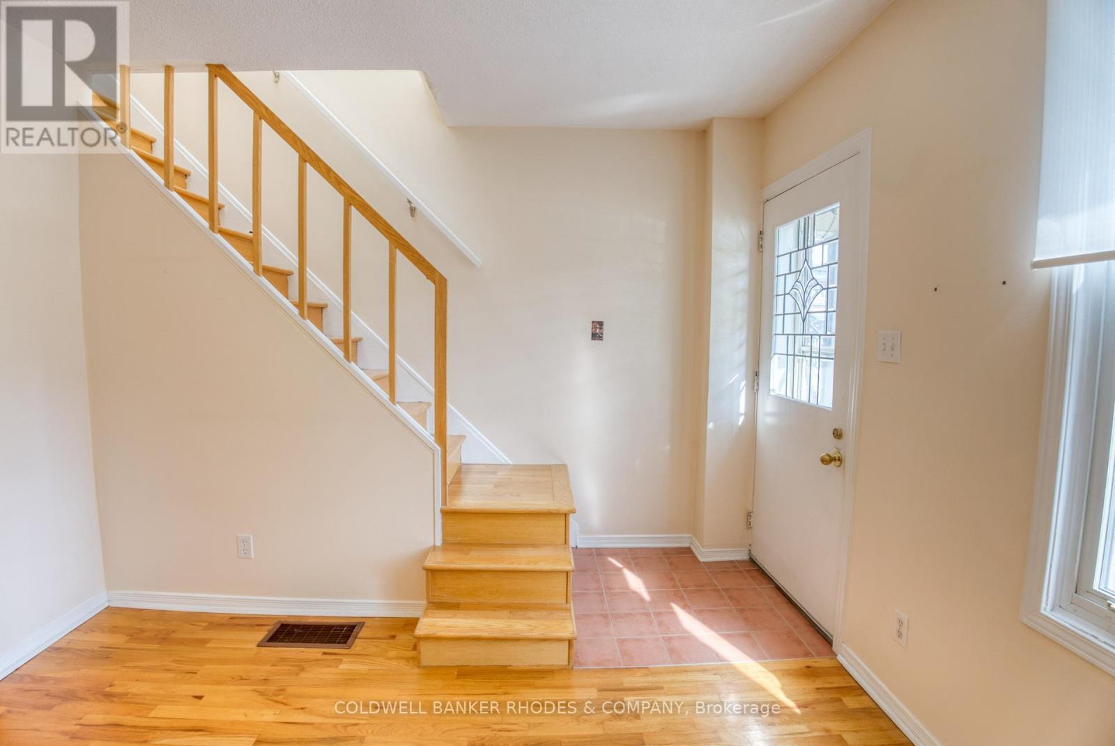 129 Elm Street, Ottawa, Ontario  K1R 6N4 - Photo 5 - X12543366