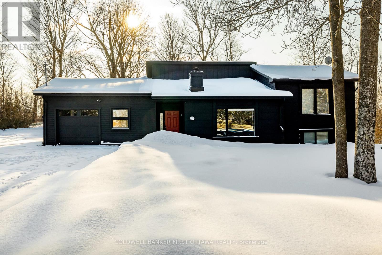 6779 ROGER STEVENS DRIVE, Montague, Ontario