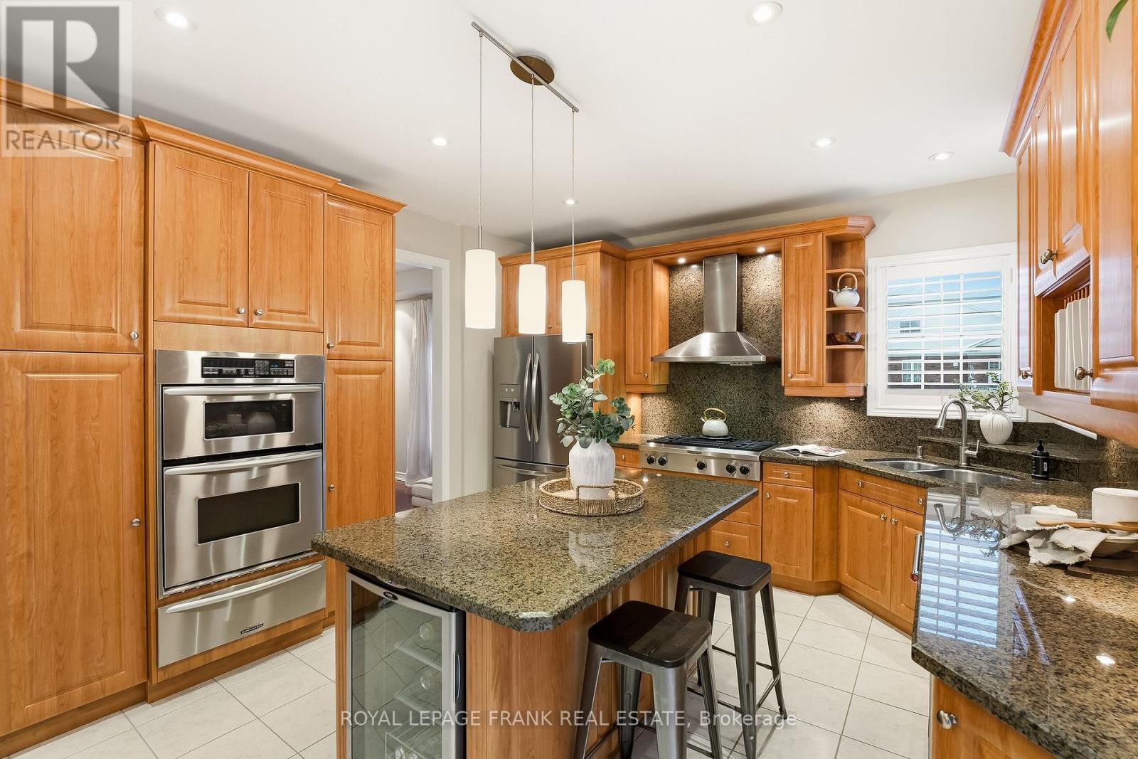 2 Braddock Court, Whitby, Ontario L1M 2N1 - Photo 15 - E12723784