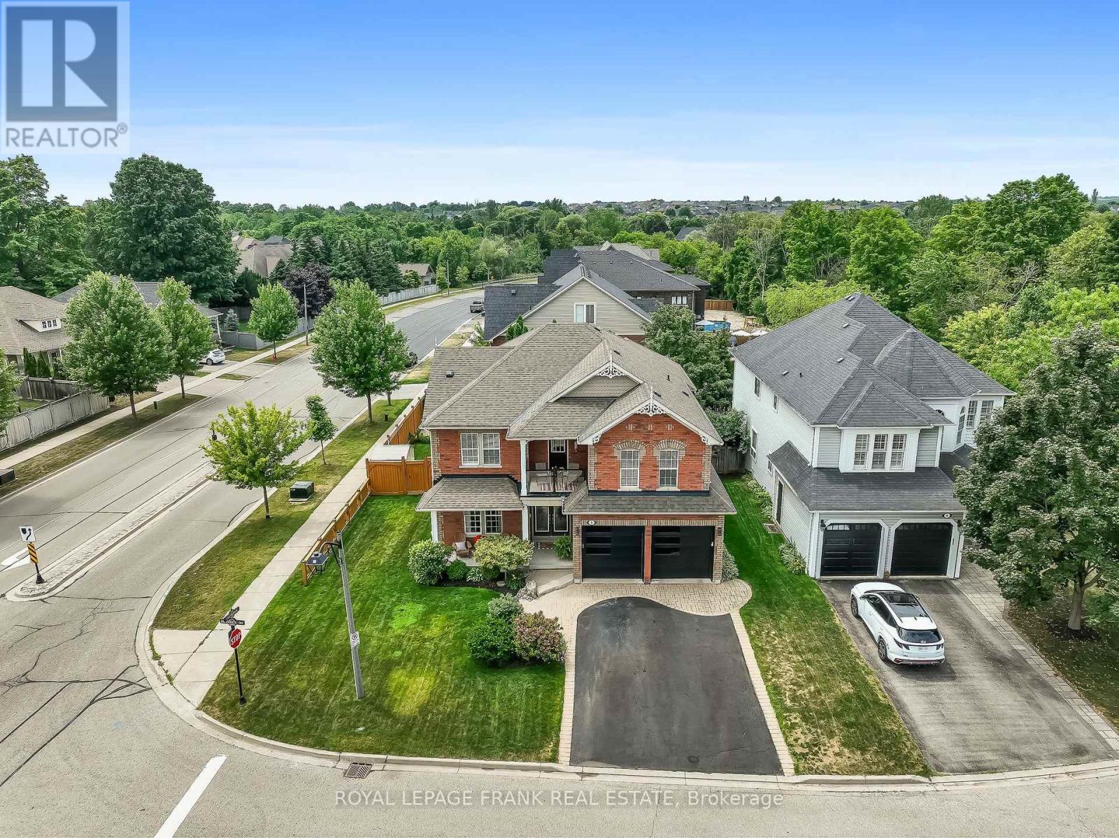 2 Braddock Court, Whitby, Ontario L1M 2N1 - Photo 2 - E12723784