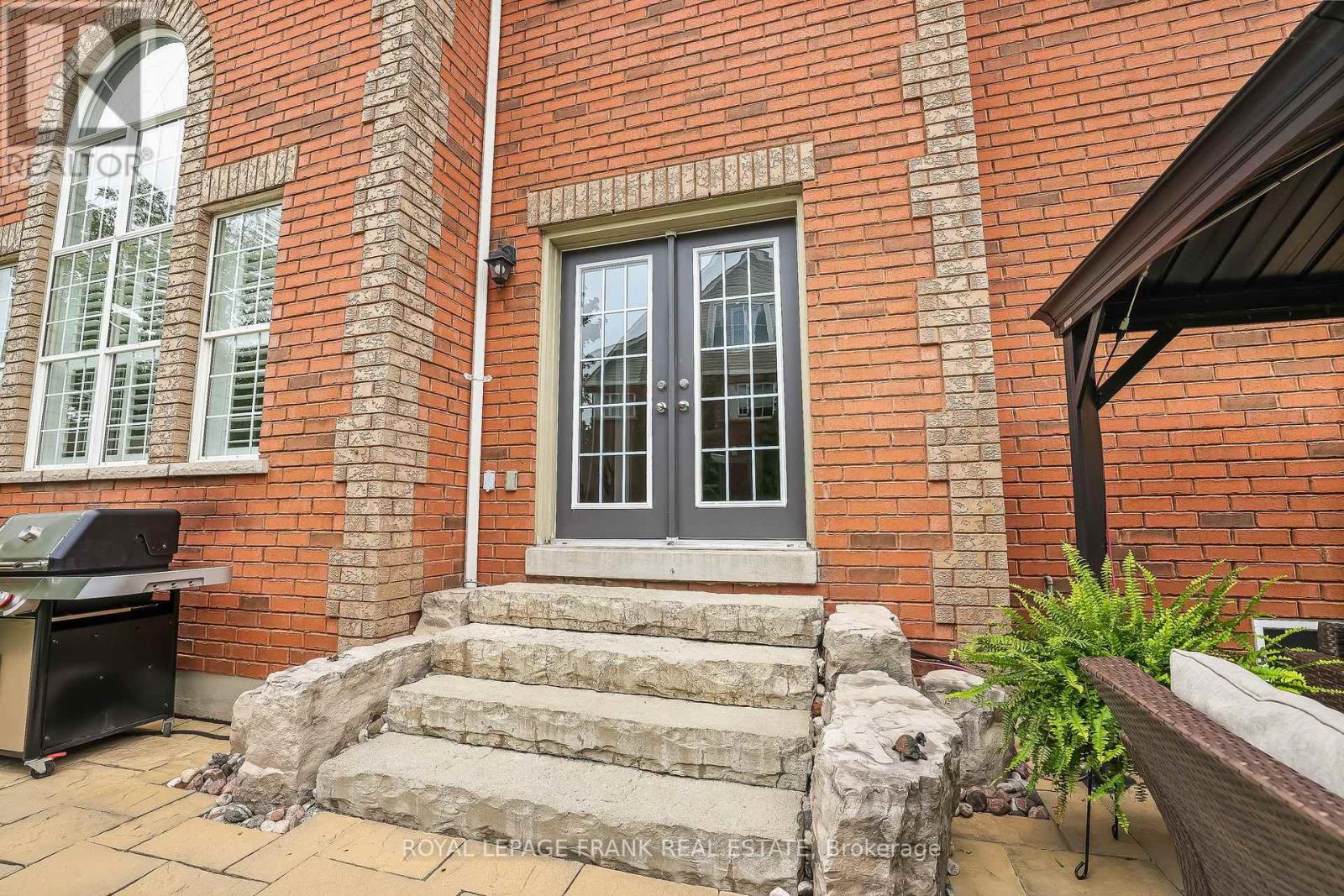 2 Braddock Court, Whitby, Ontario L1M 2N1 - Photo 34 - E12723784