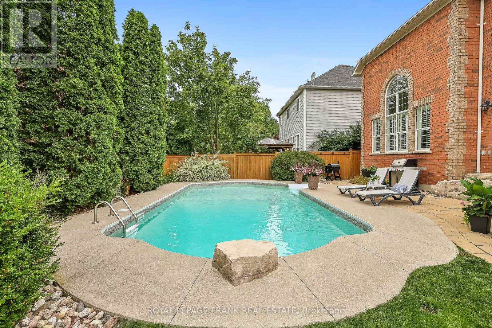 2 Braddock Court, Whitby, Ontario L1M 2N1 - Photo 36 - E12723784