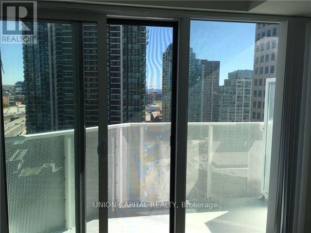 2105 - 88 Harbour Street, Toronto, Ontario  M5J 1B7 - Photo 7 - C12723674