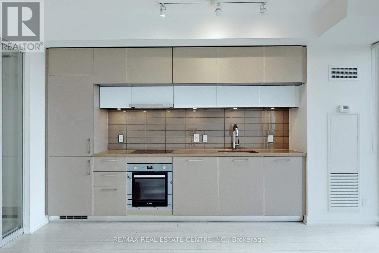 1401 - 99 Foxbar Road, Toronto, Ontario  M4V 0B2 - Photo 6 - C12723758