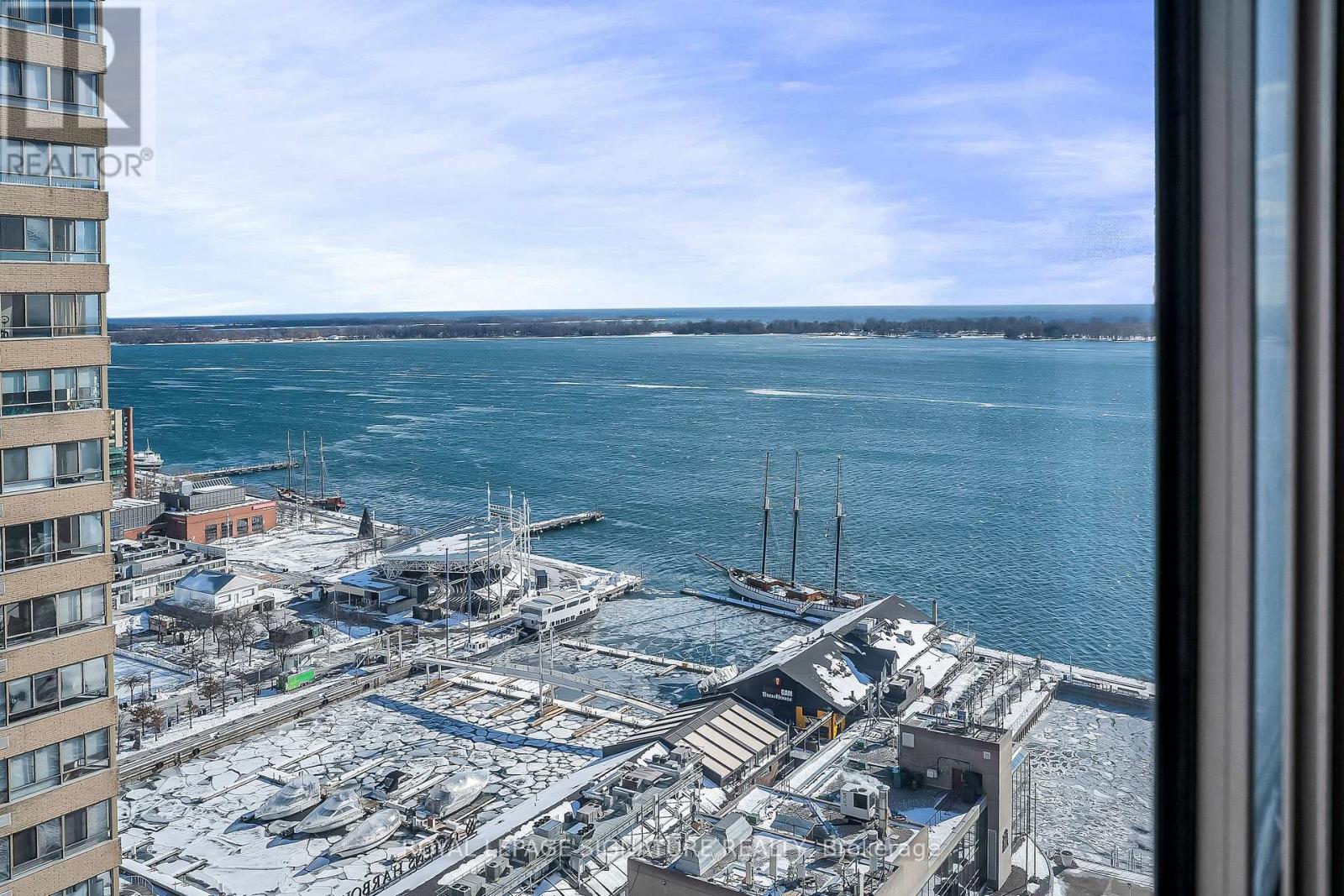 2507 - 270 QUEENS QUAY W, Toronto, Ontario