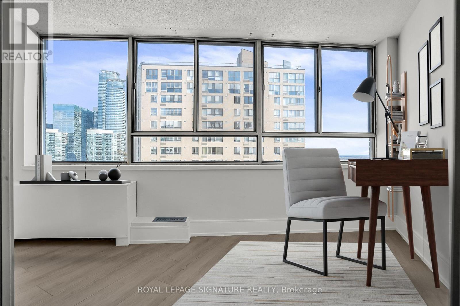 2507 - 270 Queens Quay W, Toronto, Ontario  M5J 2N4 - Photo 8 - C12723792