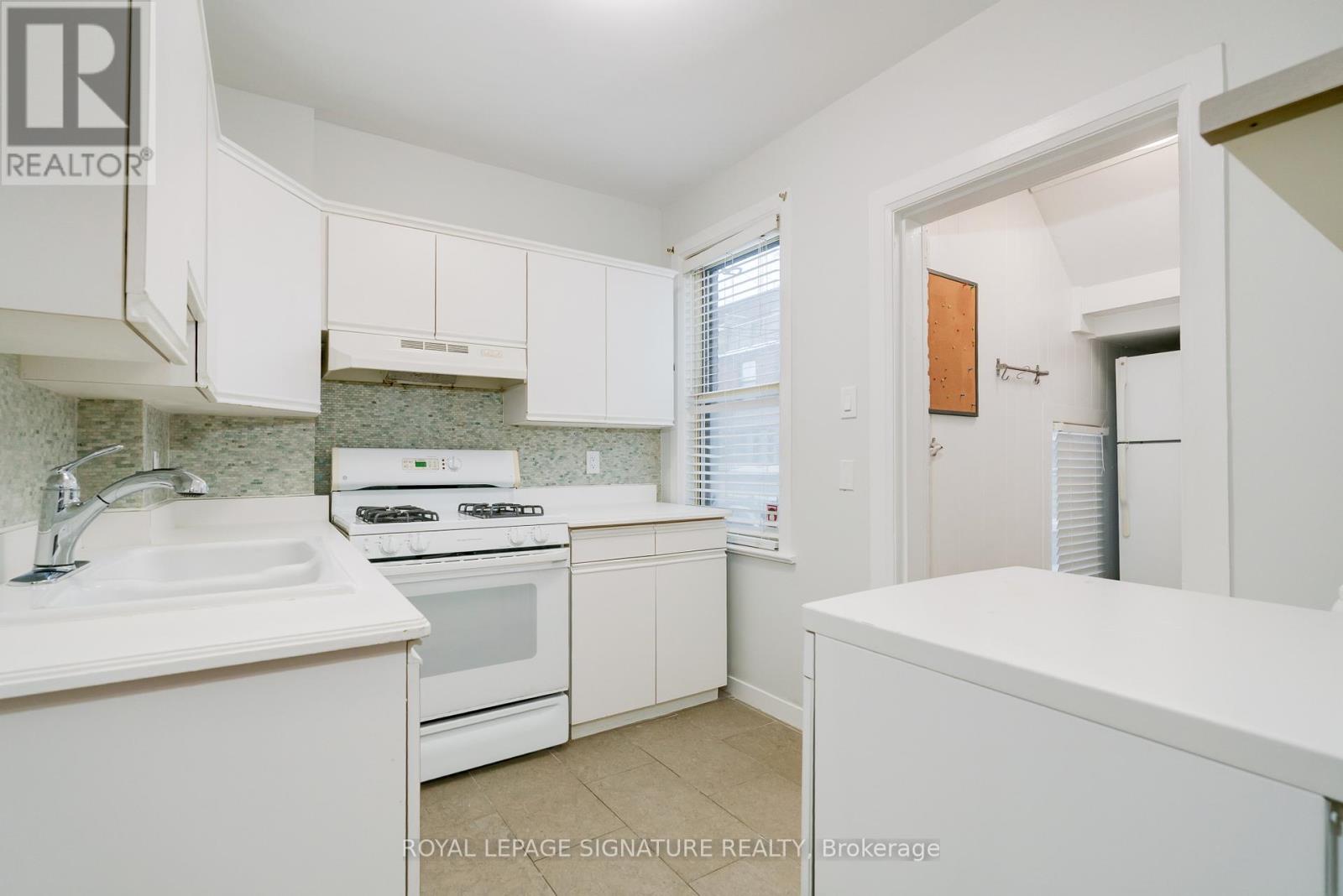 27 Hillsboro Avenue, Toronto, Ontario  M5R 1S6 - Photo 11 - C12722748