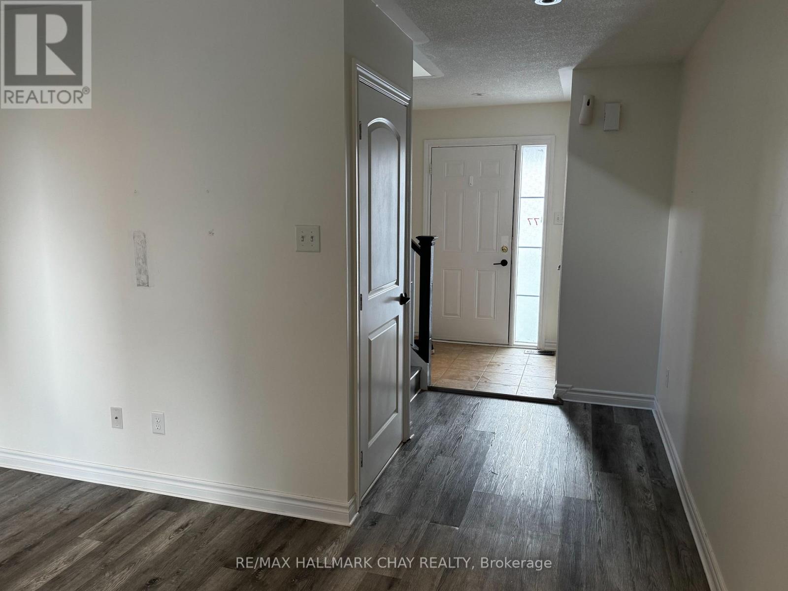 77 White Crescent, Barrie (Holly), Ontario L4N 5Z9 - Photo 10 - S12723646