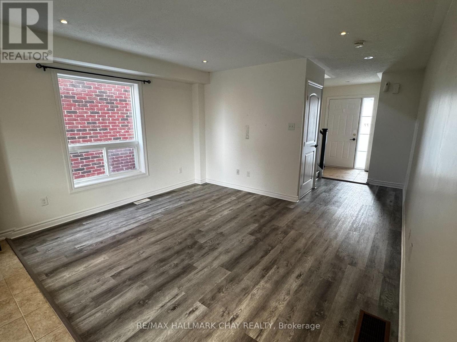 77 White Crescent, Barrie (Holly), Ontario L4N 5Z9 - Photo 7 - S12723646